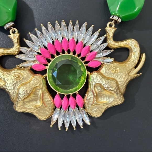 Double elephant head glass acrylic rhinestone matte gold statement necklace - Picture 2 of 8